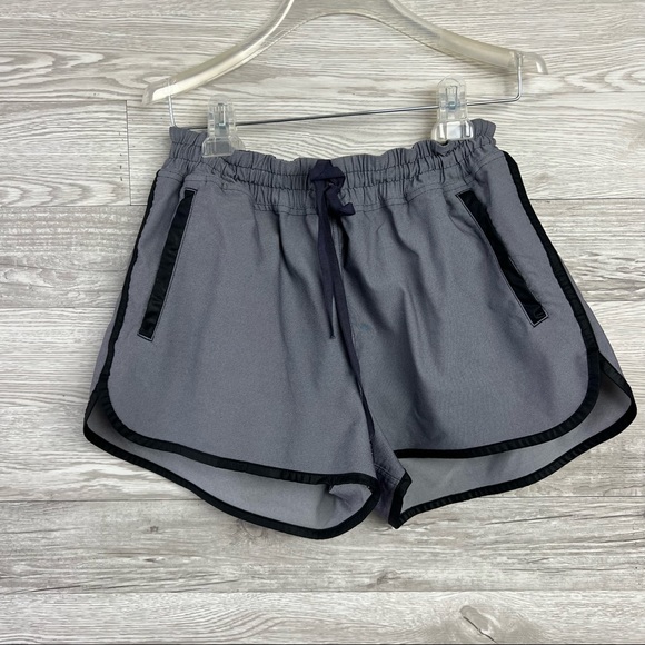 🧧SOLD🧧Lululemon Varsity Shorts Earl Grey Black Active Run Drawstring Pockets - Picture 6 of 9